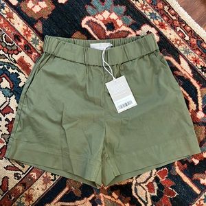 The Everlane easy short in fern, size 6 NWT